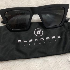 Blenders Dark Brook polarized sunglasses worn once